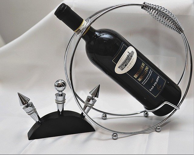 wine-bottle-2943339_640